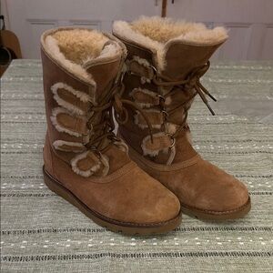 Cozy Ugg Tan Leather Women’s Boots with Lace Up Front